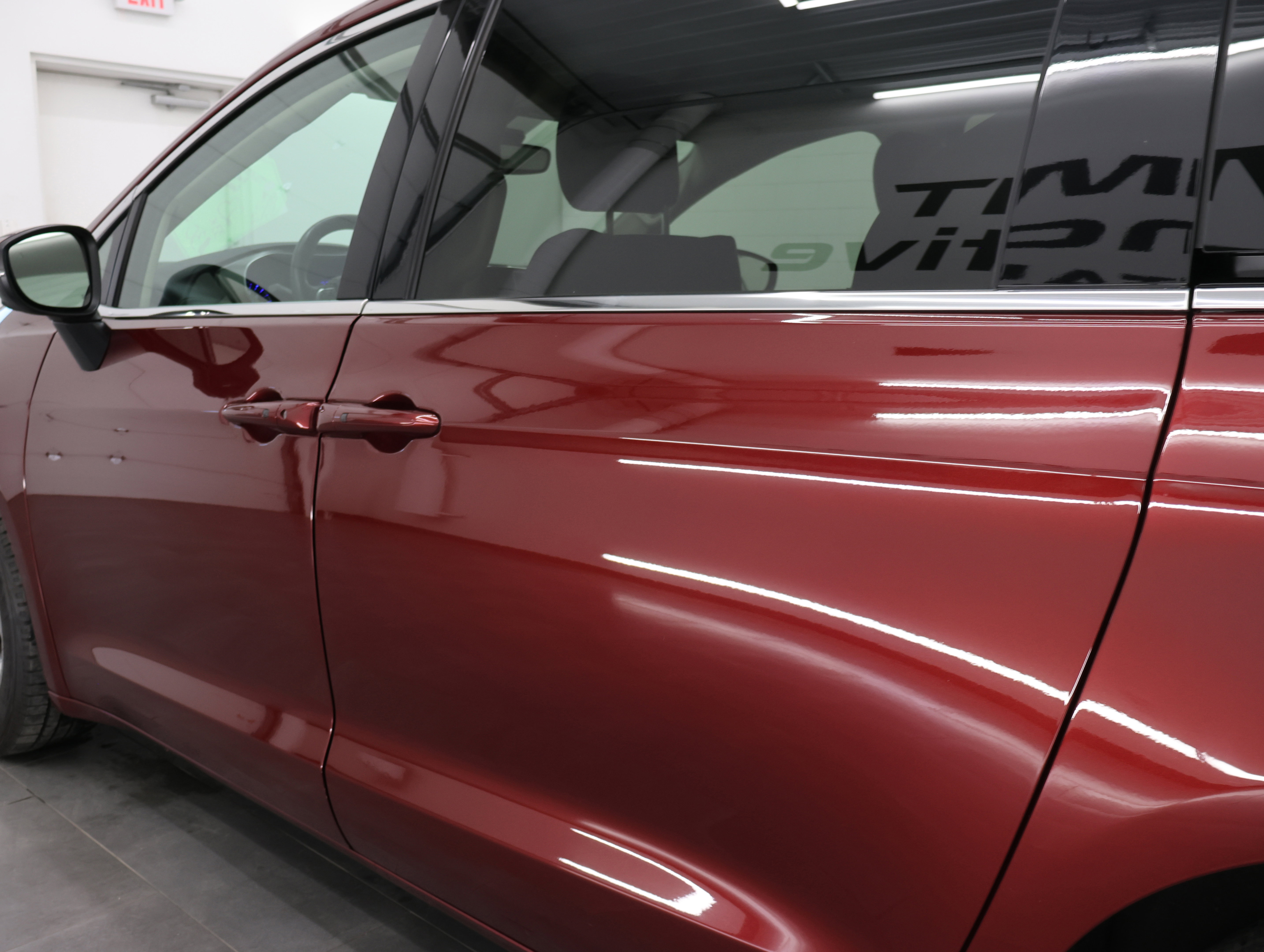 Used 2023 Chrysler Pacifica Touring-L AWD/4WD image 35