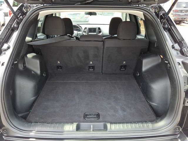 Used 2019 Jeep Cherokee Latitude w/ Popular Appearance Group FWD image 22