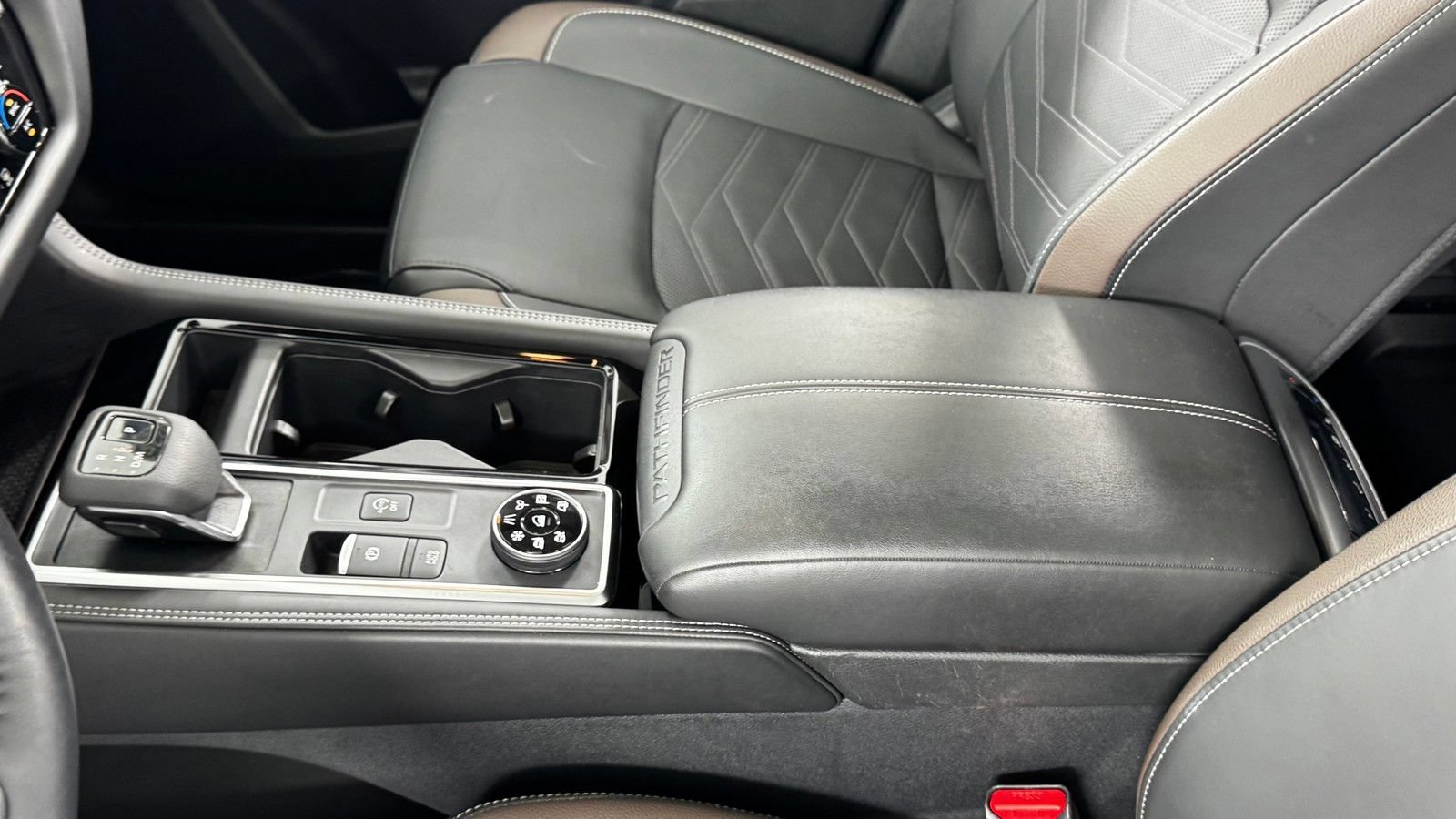 Certified 2025 Nissan Pathfinder Platinum AWD/4WD image 37