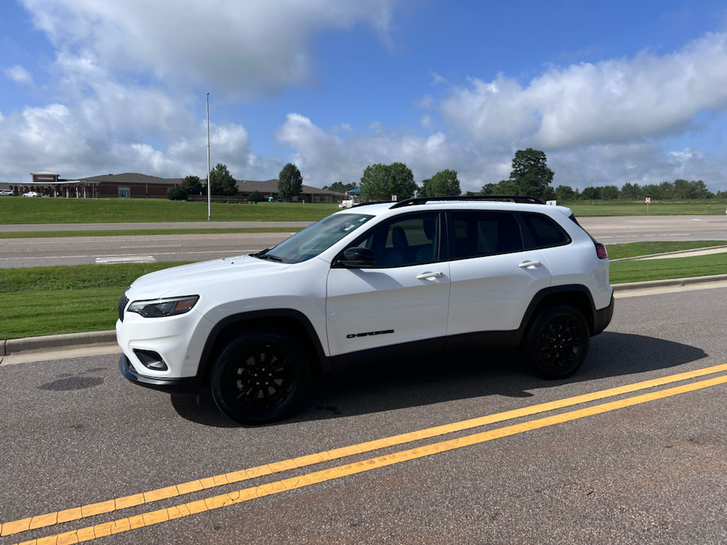 Certified 2023 Jeep Cherokee Altitude Lux AWD/4WD image 9