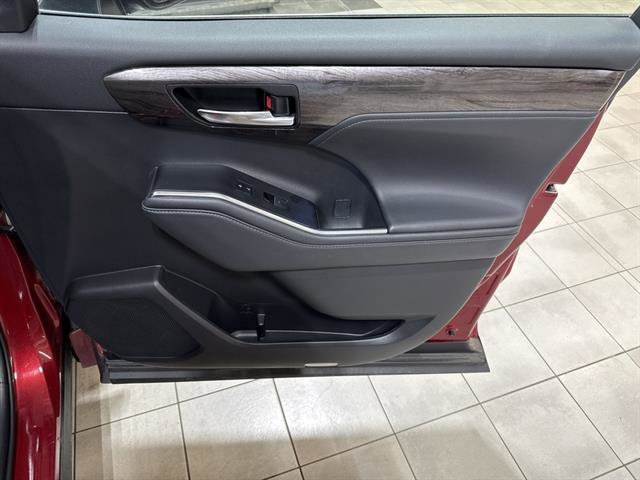 Used 2021 Toyota Highlander Limited image 22