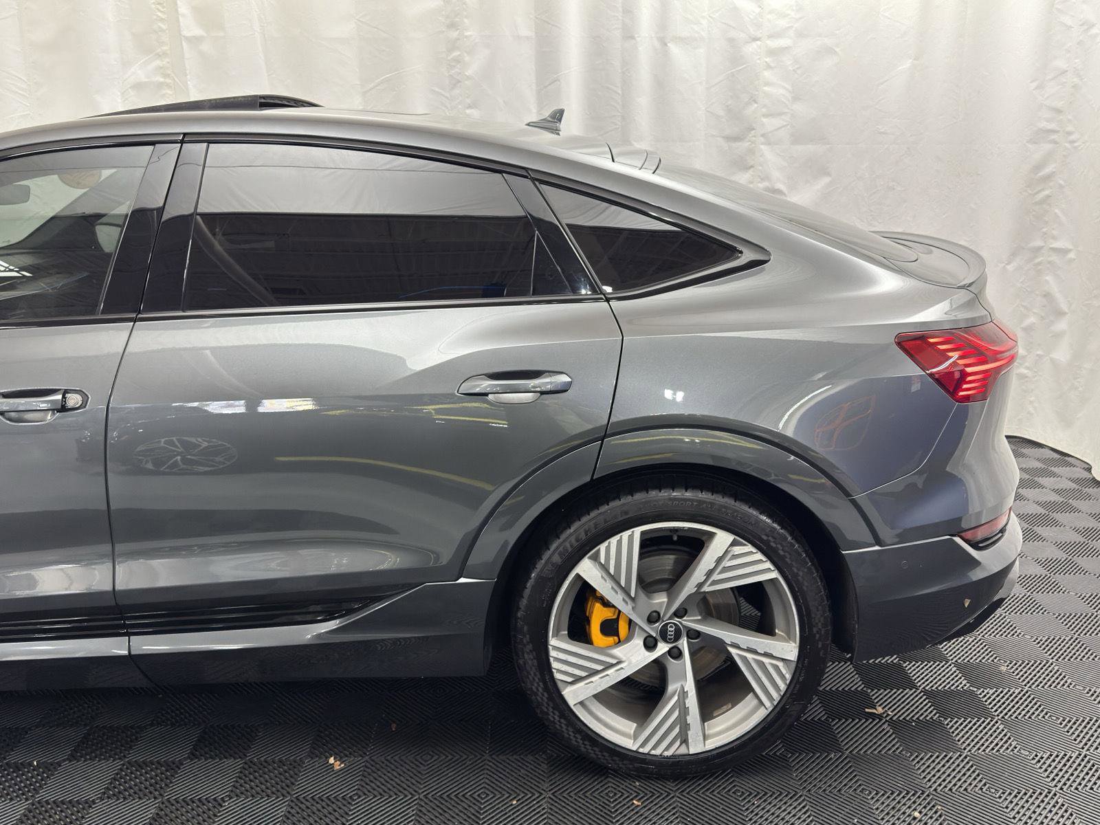 Used 2022 Audi e-tron Prestige w/ Prestige Package AWD/4WD image 8