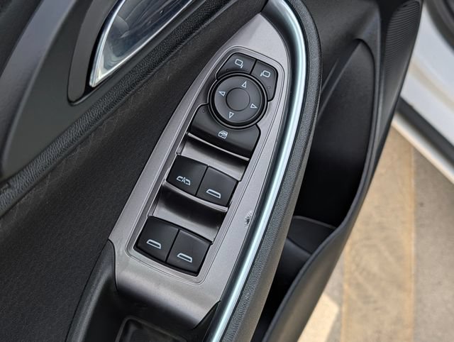 Used 2021 Chevrolet Malibu LT FWD image 16