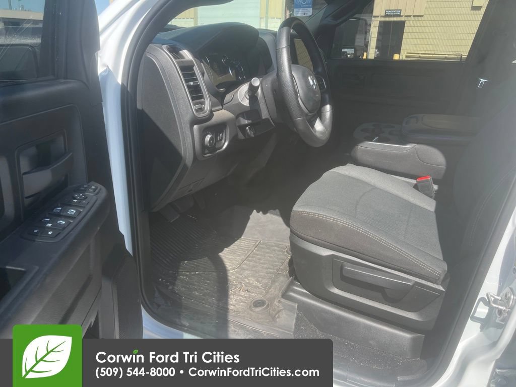 Used 2024 RAM 2500 Tradesman w/ Chrome Appearance Group AWD/4WD image 13