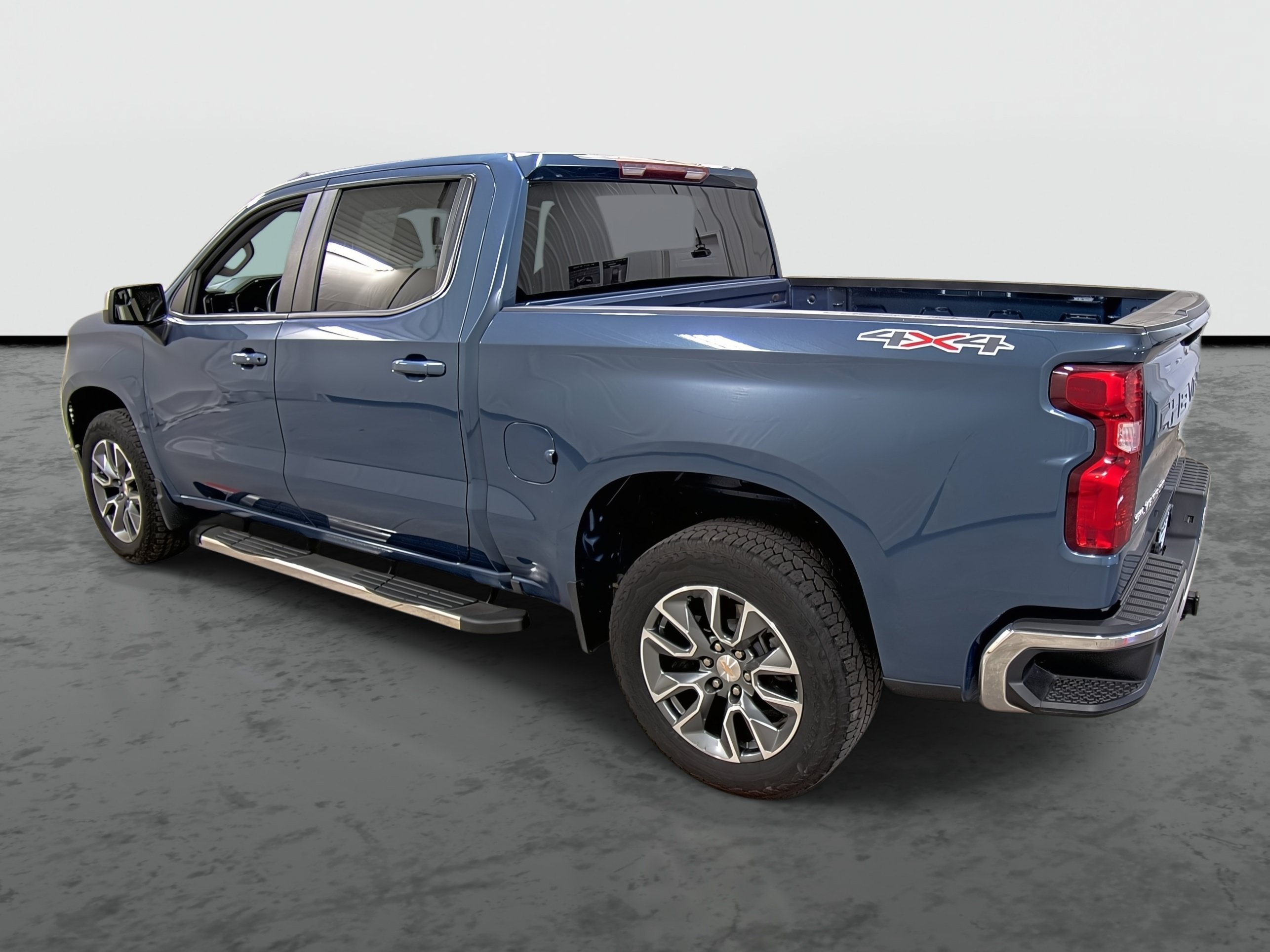 Used 2024 Chevrolet Silverado 1500 LT AWD/4WD image 2