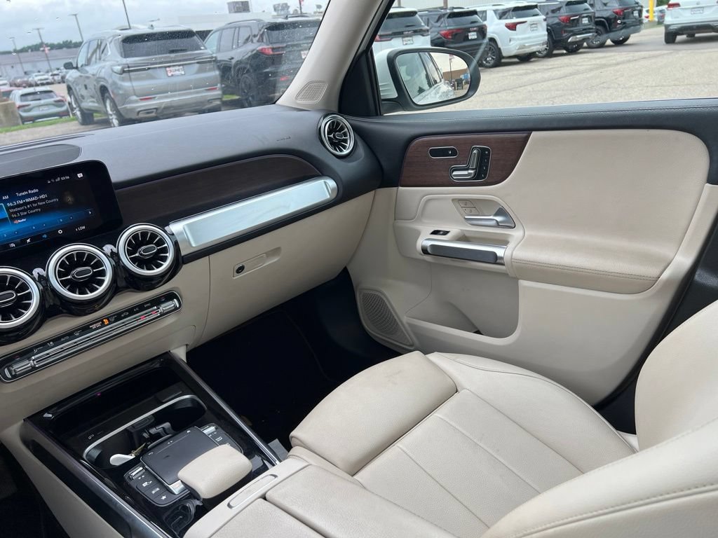 Used 2023 Mercedes-Benz GLB 250 4MATIC w/ Premium Package image 37