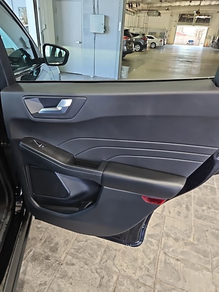 Used 2025 Ford Escape Platinum image 15