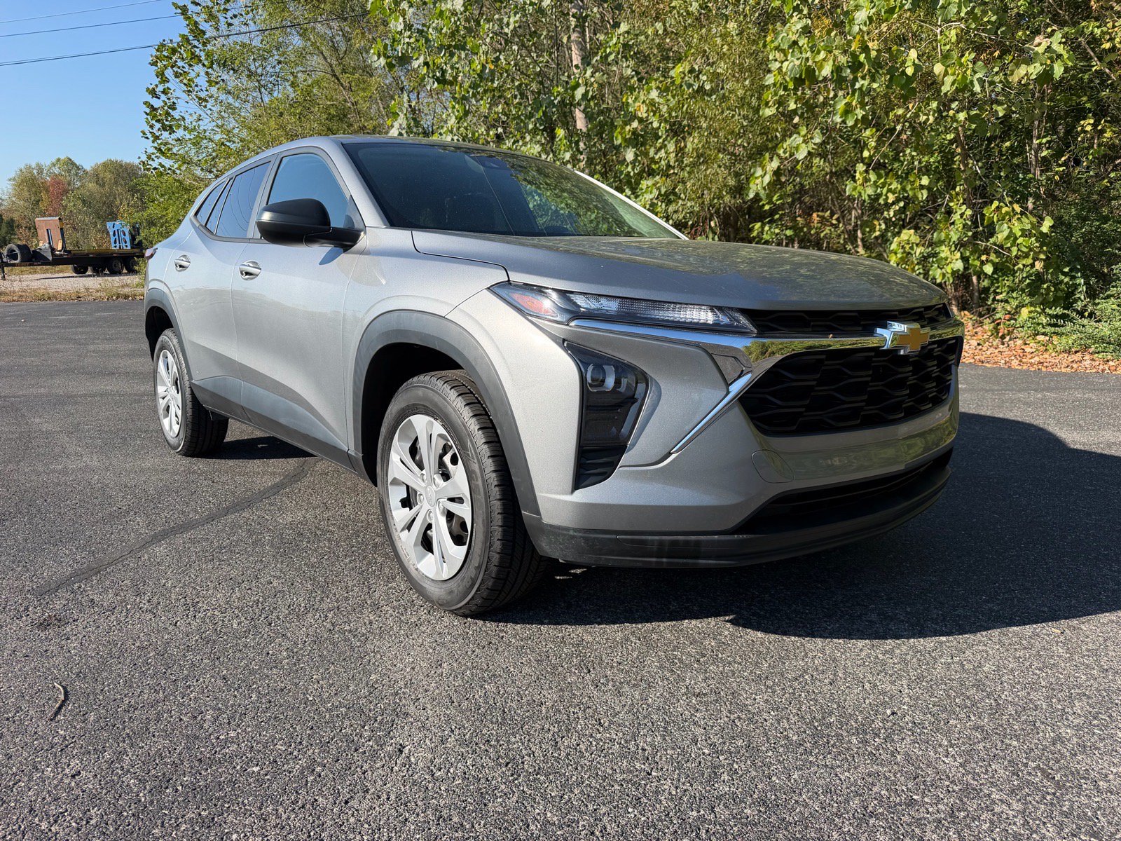 Used 2024 Chevrolet Trax LS w/ Driver Confidence Package FWD image 2