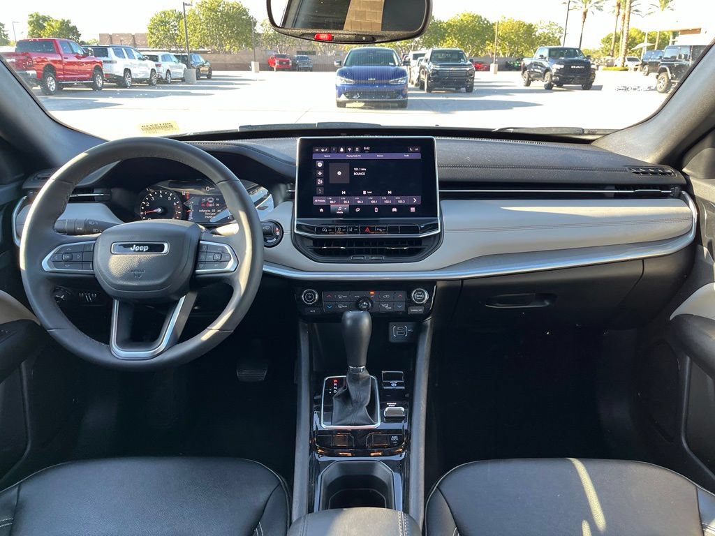 Used 2025 Jeep Compass Limited AWD/4WD image 14