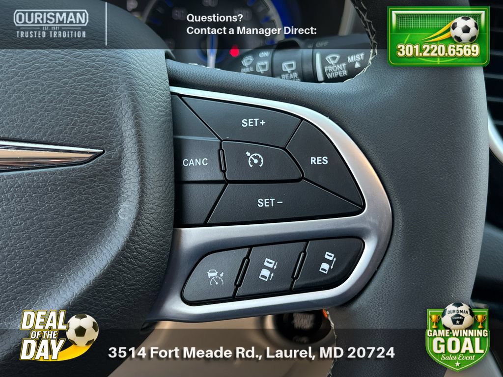 Used 2024 Chrysler Pacifica Touring-L FWD image 25