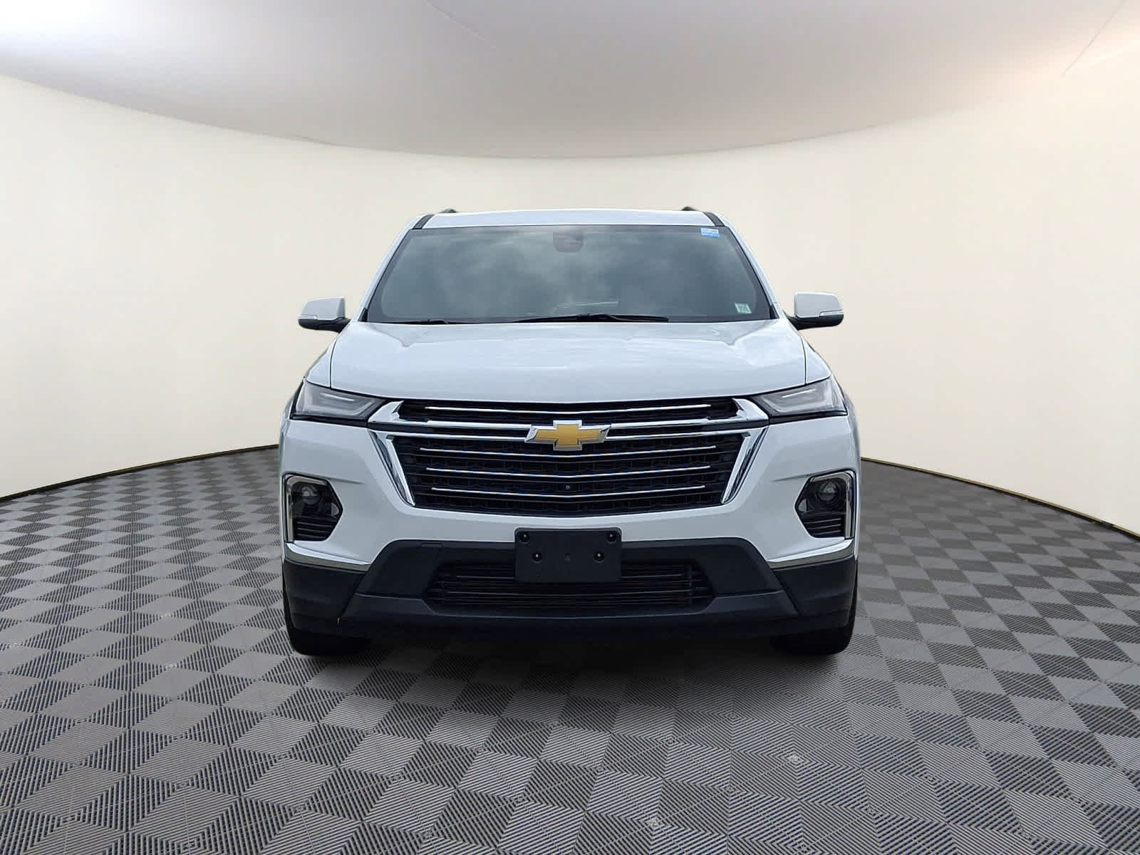 Used 2023 Chevrolet Traverse LT w/ LT Premium Package AWD/4WD image 3