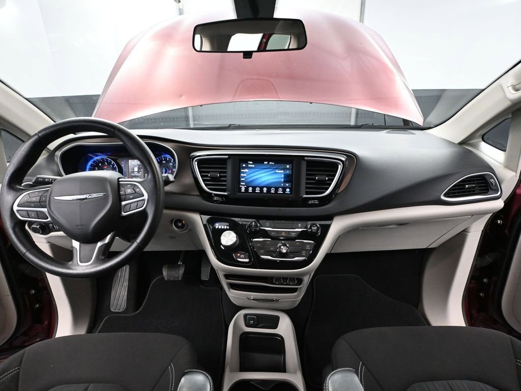 Used 2021 Chrysler Voyager LX image 24