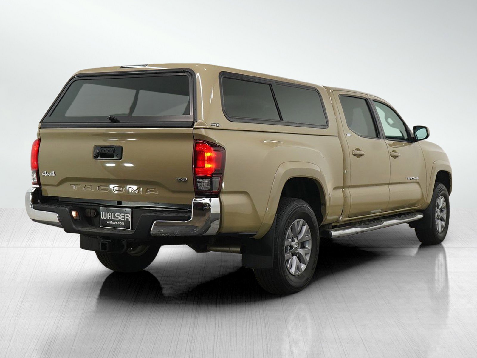 Used 2018 Toyota Tacoma SR5 AWD/4WD image 5