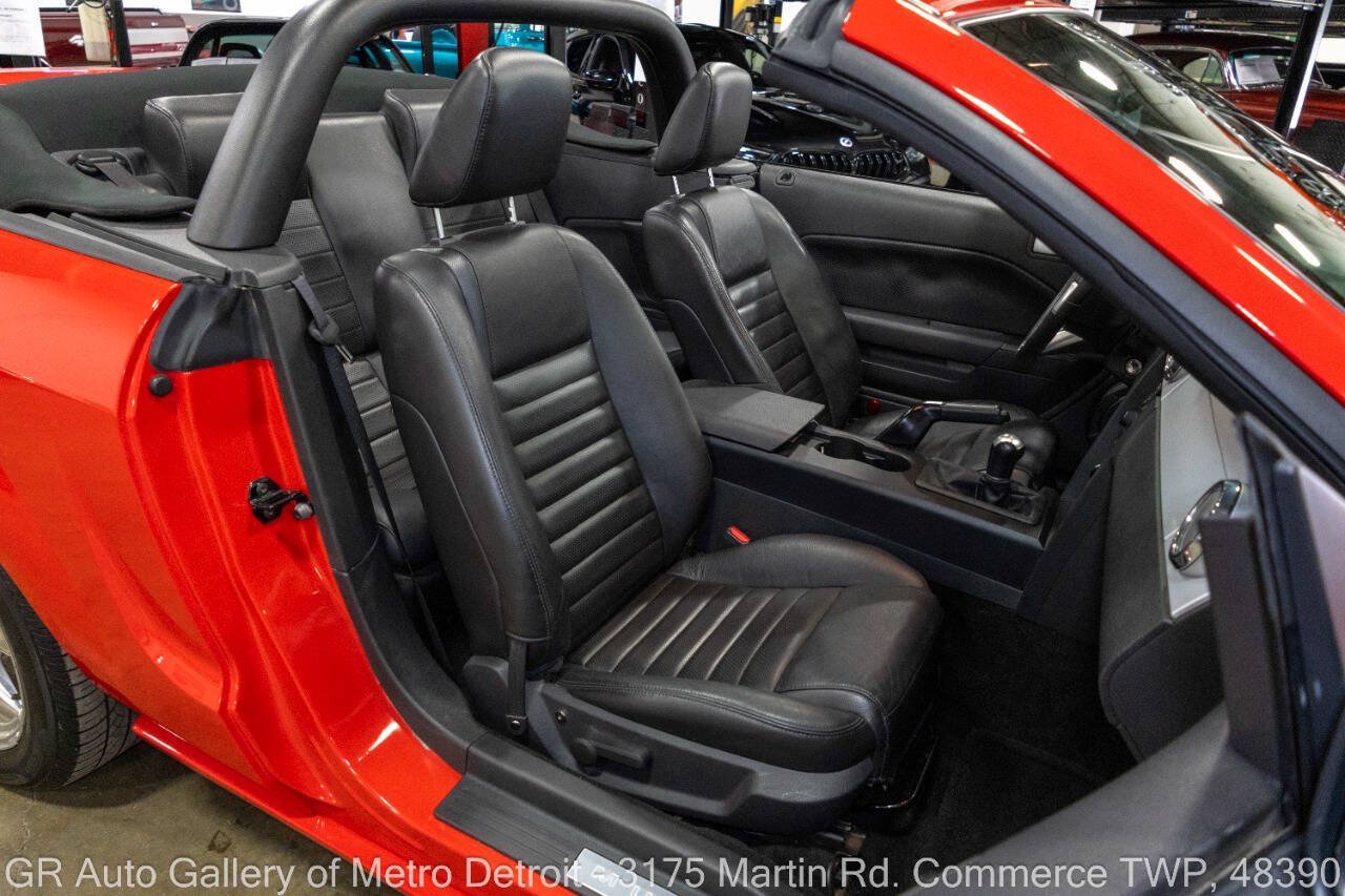 Used 2005 Ford Mustang GT Premium RWD image 40
