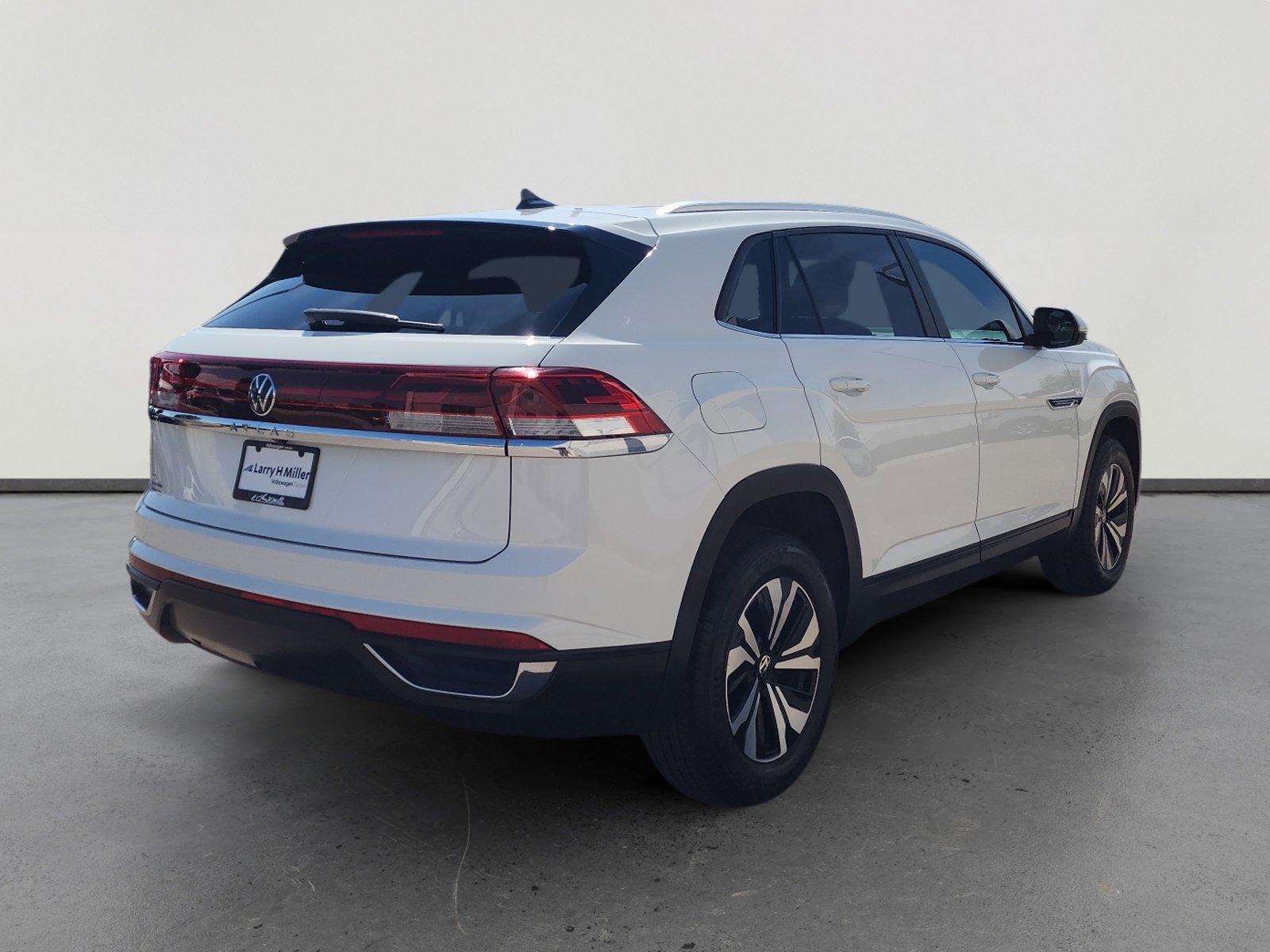Certified 2024 Volkswagen Atlas Cross Sport SE image 5