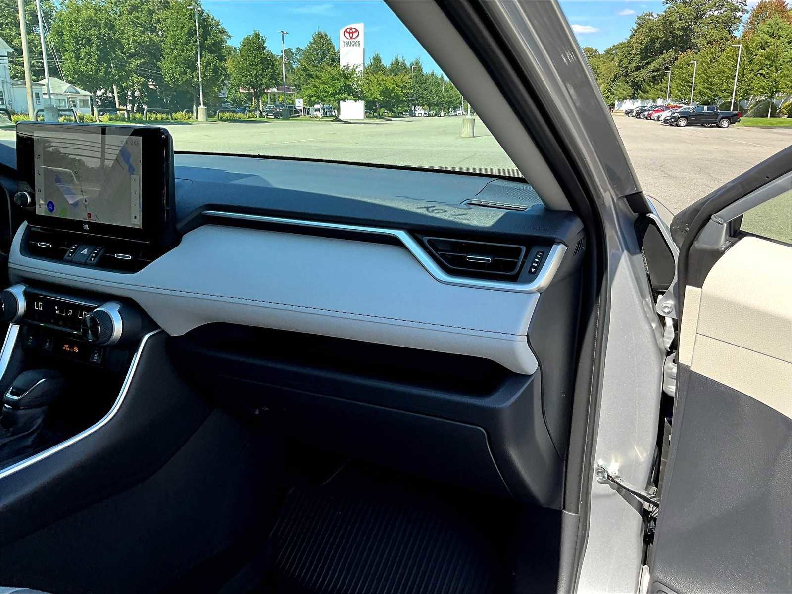 Used 2025 Toyota RAV4 XLE Premium image 13