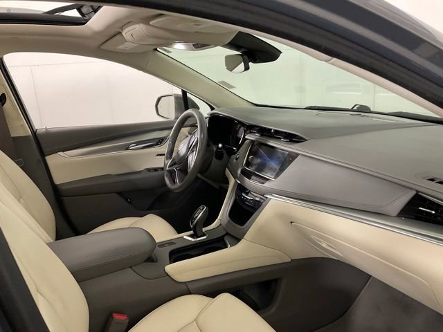 Used 2018 Cadillac XT5 Luxury w/ Driver Awareness Package image 26