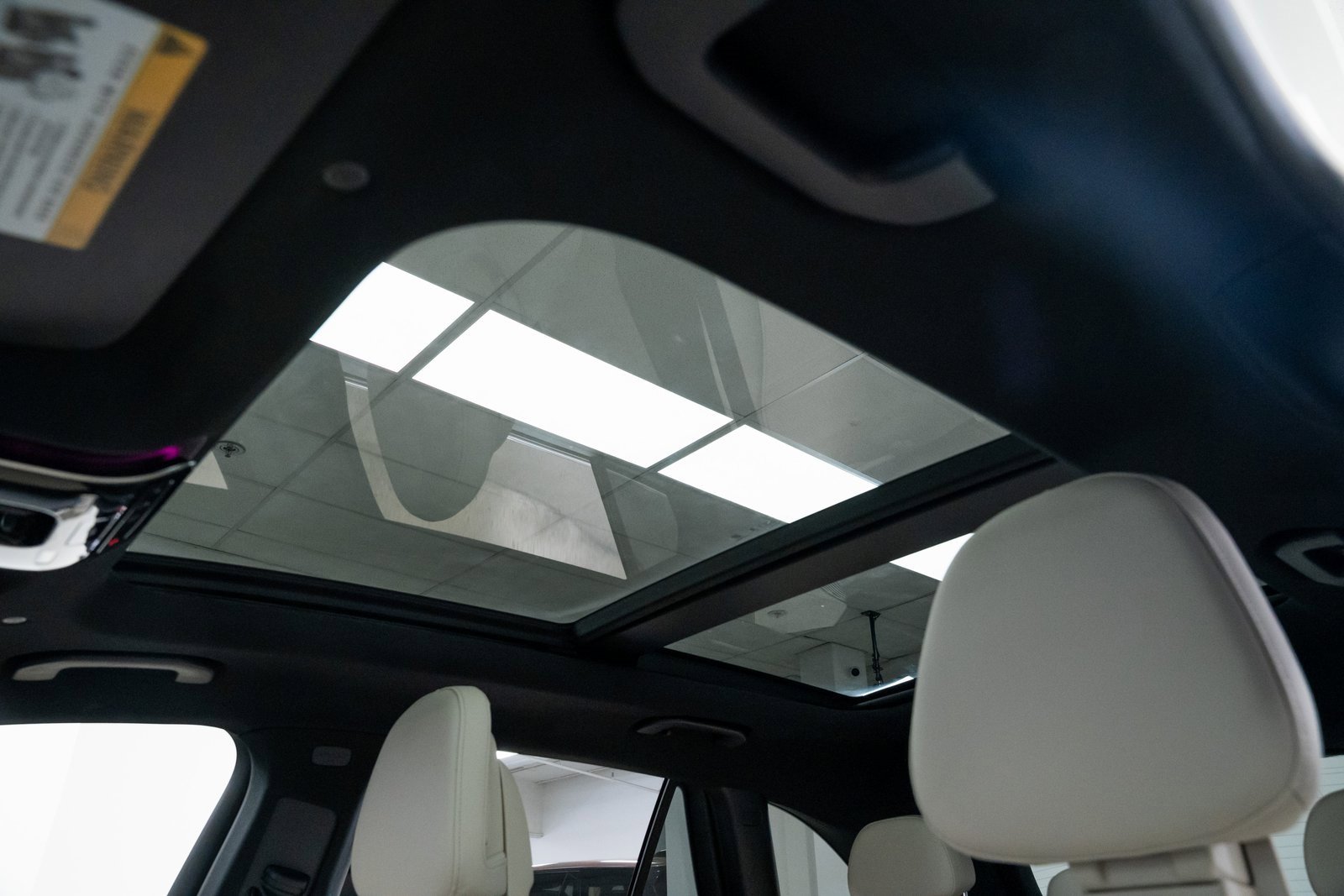 Used 2025 Mercedes-Benz GLC 350e 4MATIC image 15