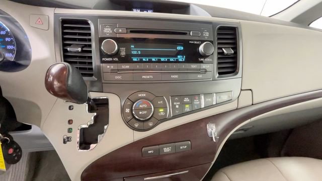 Used 2012 Toyota Sienna XLE FWD image 30