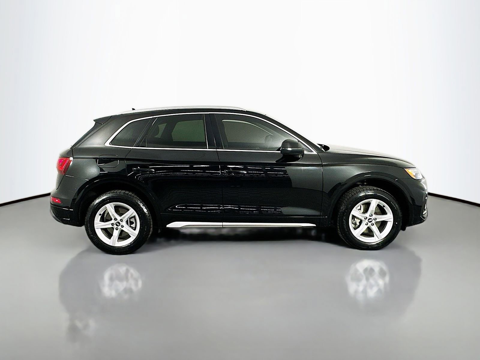 Used 2023 Audi Q5 2.0T Premium w/ Convenience Package image 10