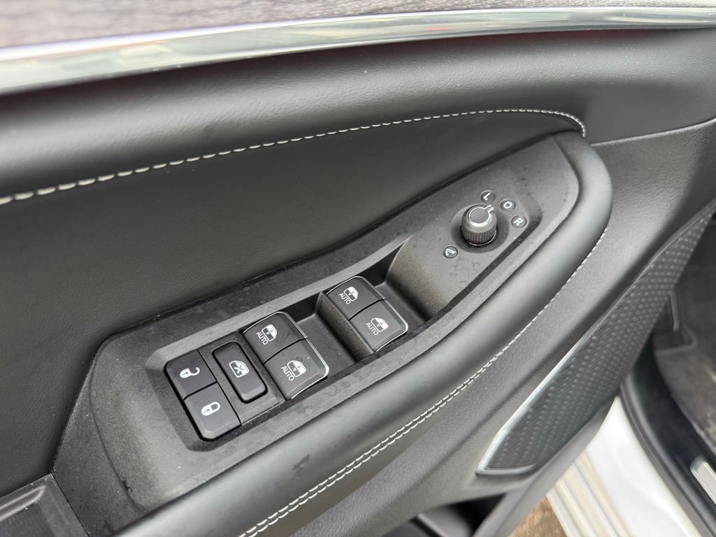 New 2025 Jeep Grand Cherokee Overland AWD/4WD image 12