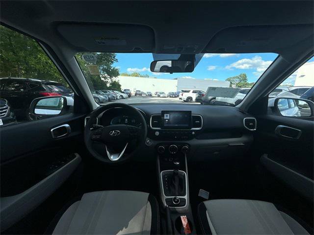 New 2025 Hyundai Venue SEL image 7