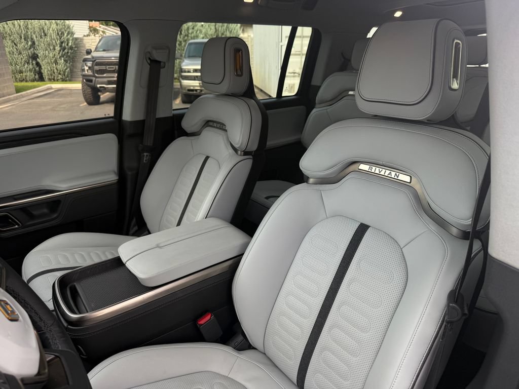 Used 2023 Rivian R1S Adventure AWD/4WD image 21
