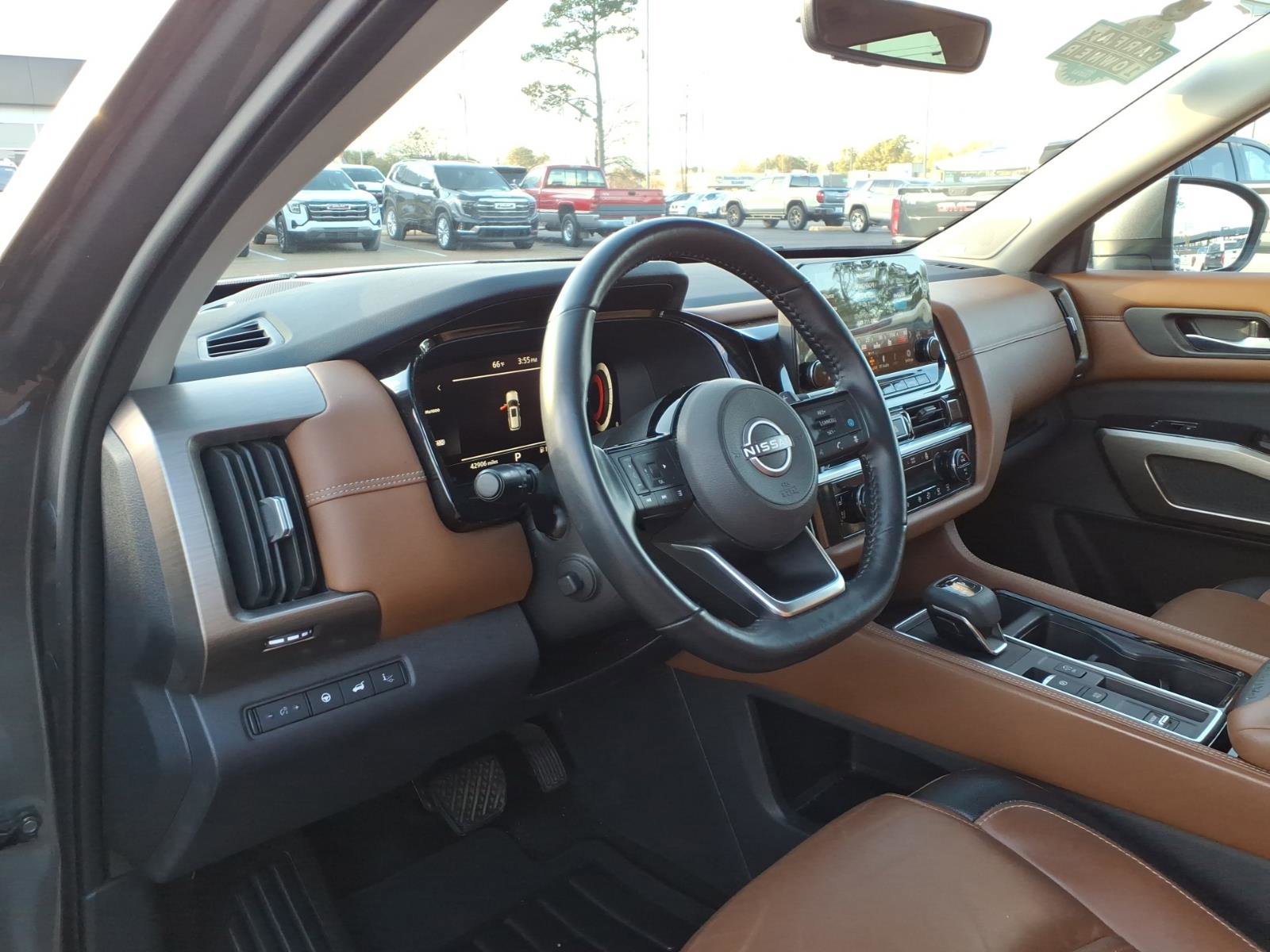 Used 2023 Nissan Pathfinder Platinum image 7