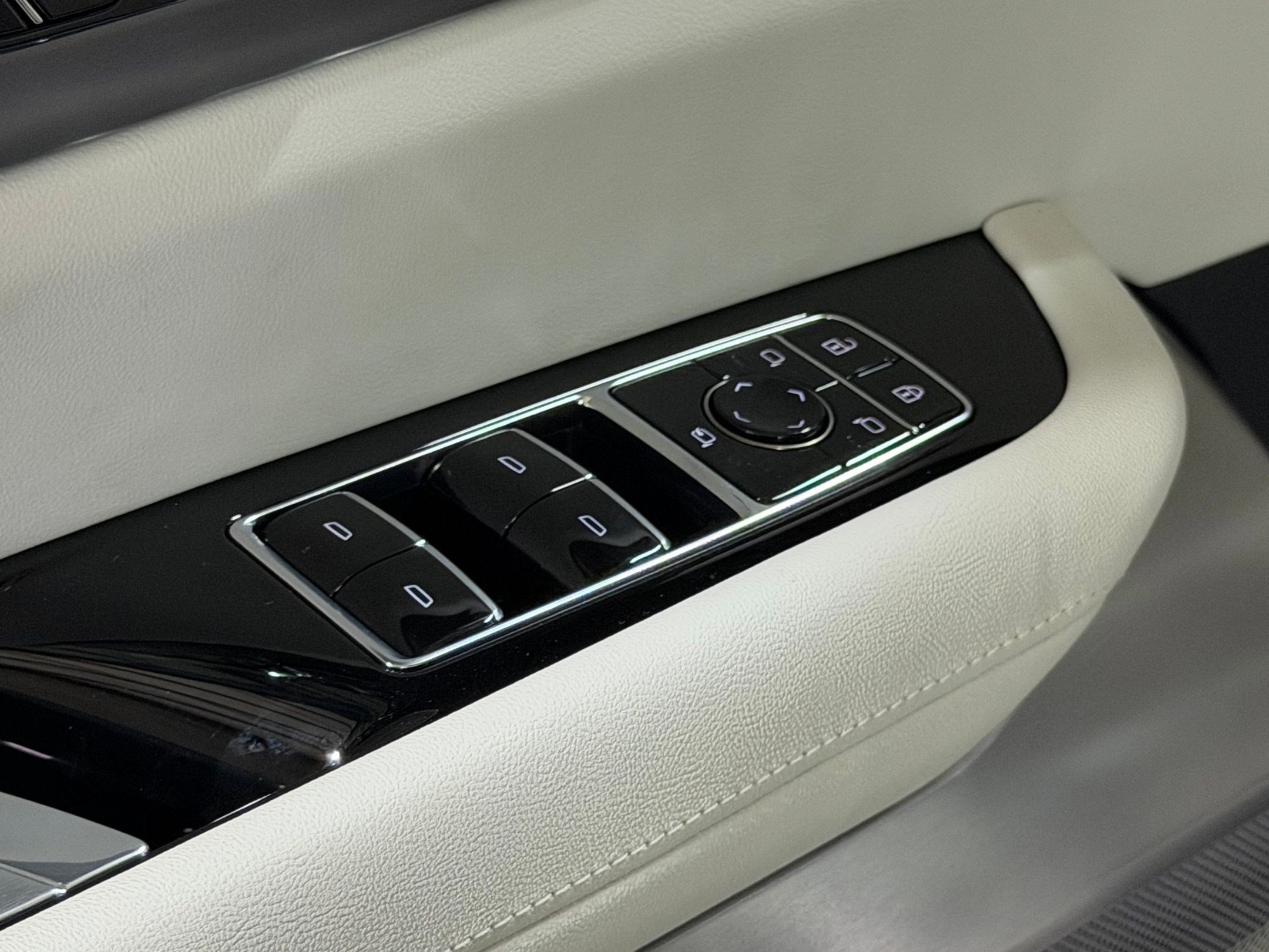 New 2026 Cadillac Vistiq Sport image 21