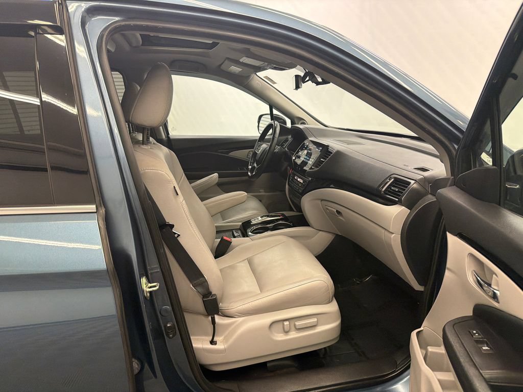 Used 2020 Honda Pilot Touring image 15