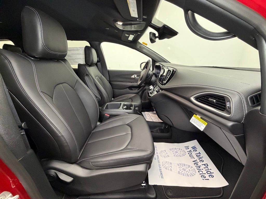 New 2026 Chrysler Pacifica Select AWD/4WD image 11