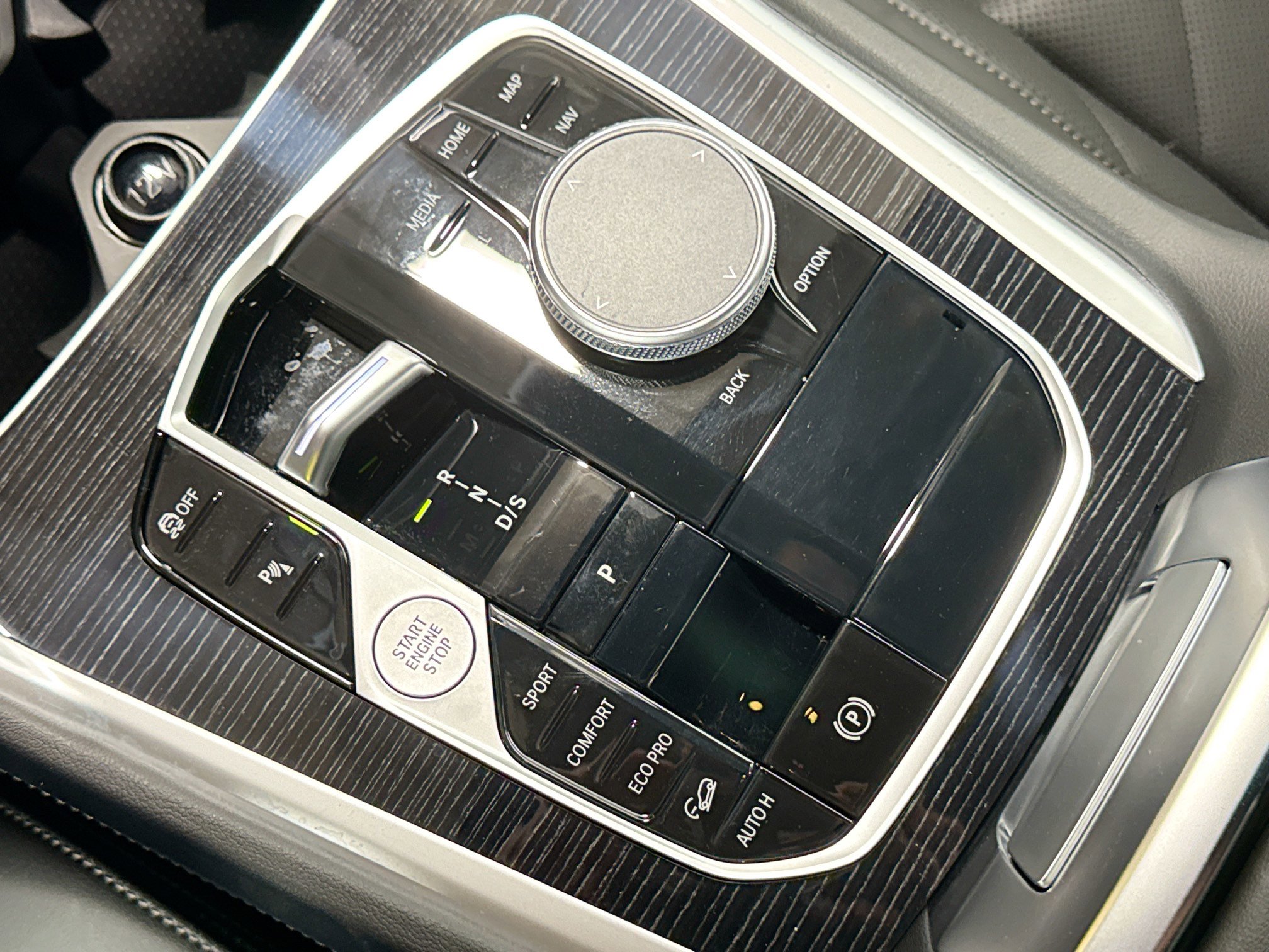 Used 2025 BMW X6 xDrive40i w/ Premium Package image 28