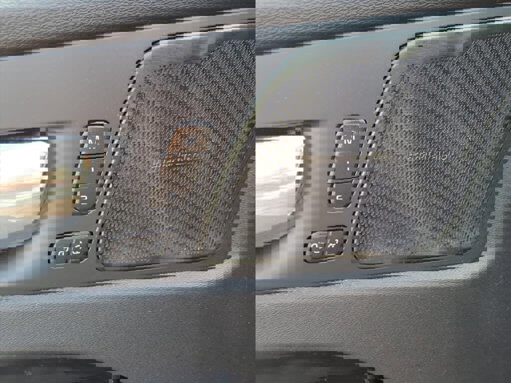 Used 2022 Volvo XC60 B5 Inscription w/ Protection Package Premier image 16