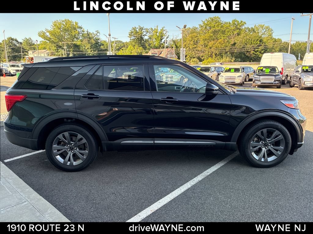 Used 2022 Ford Explorer XLT w/ Equipment Group 202A AWD/4WD image 8