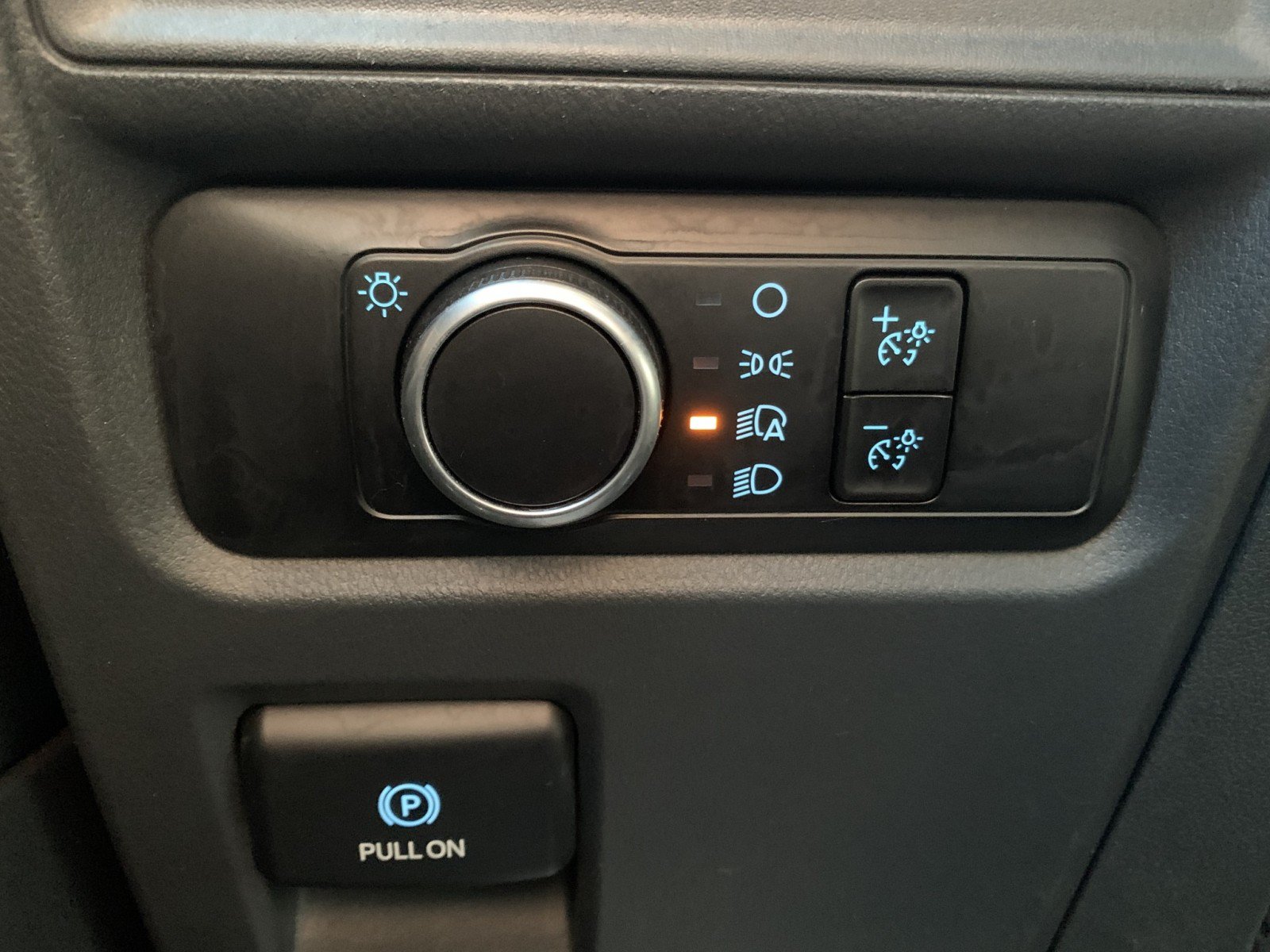 Used 2023 Ford Expedition XLT AWD/4WD image 17
