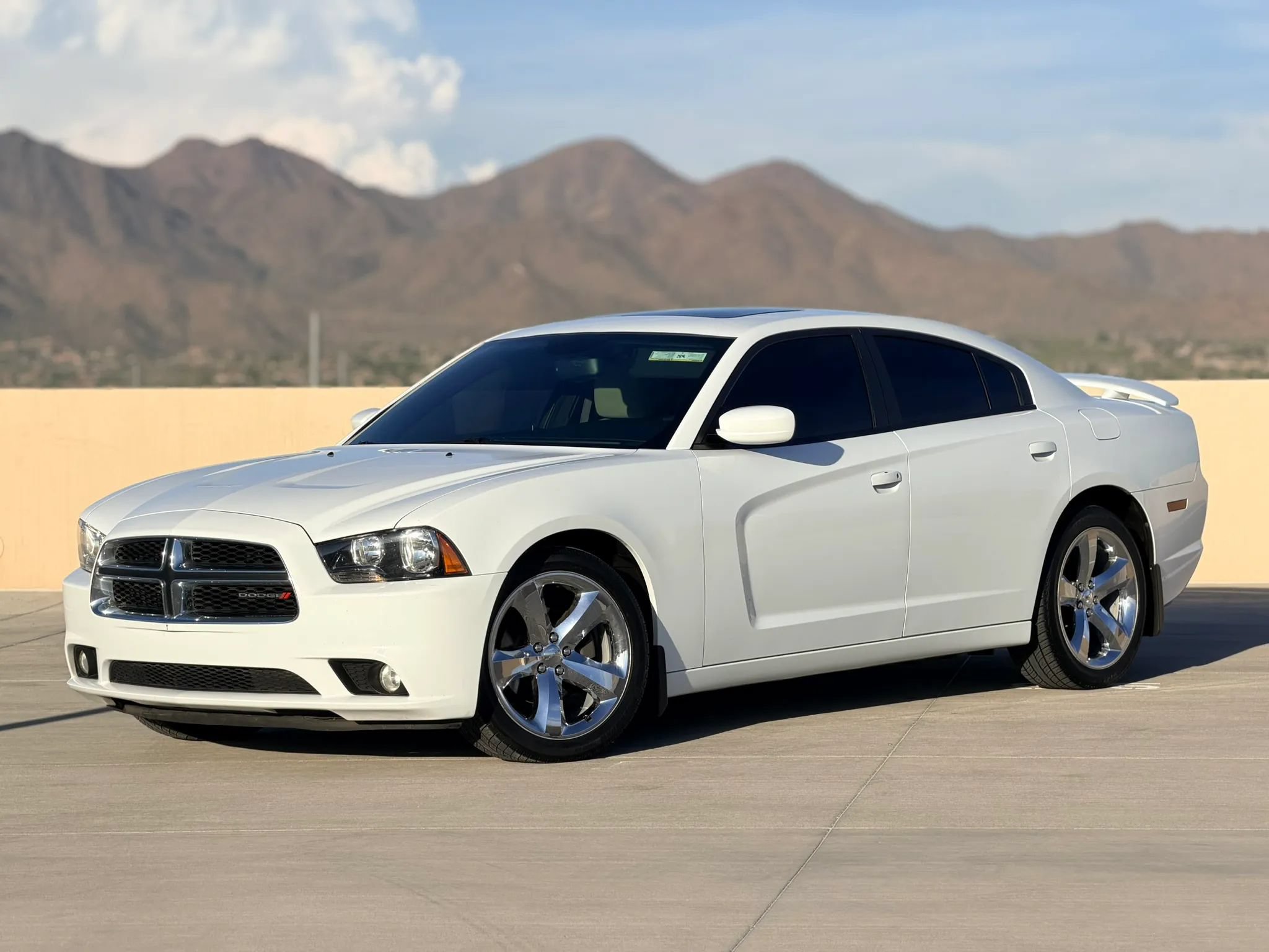Used 2013 Dodge Charger SXT RWD image 2