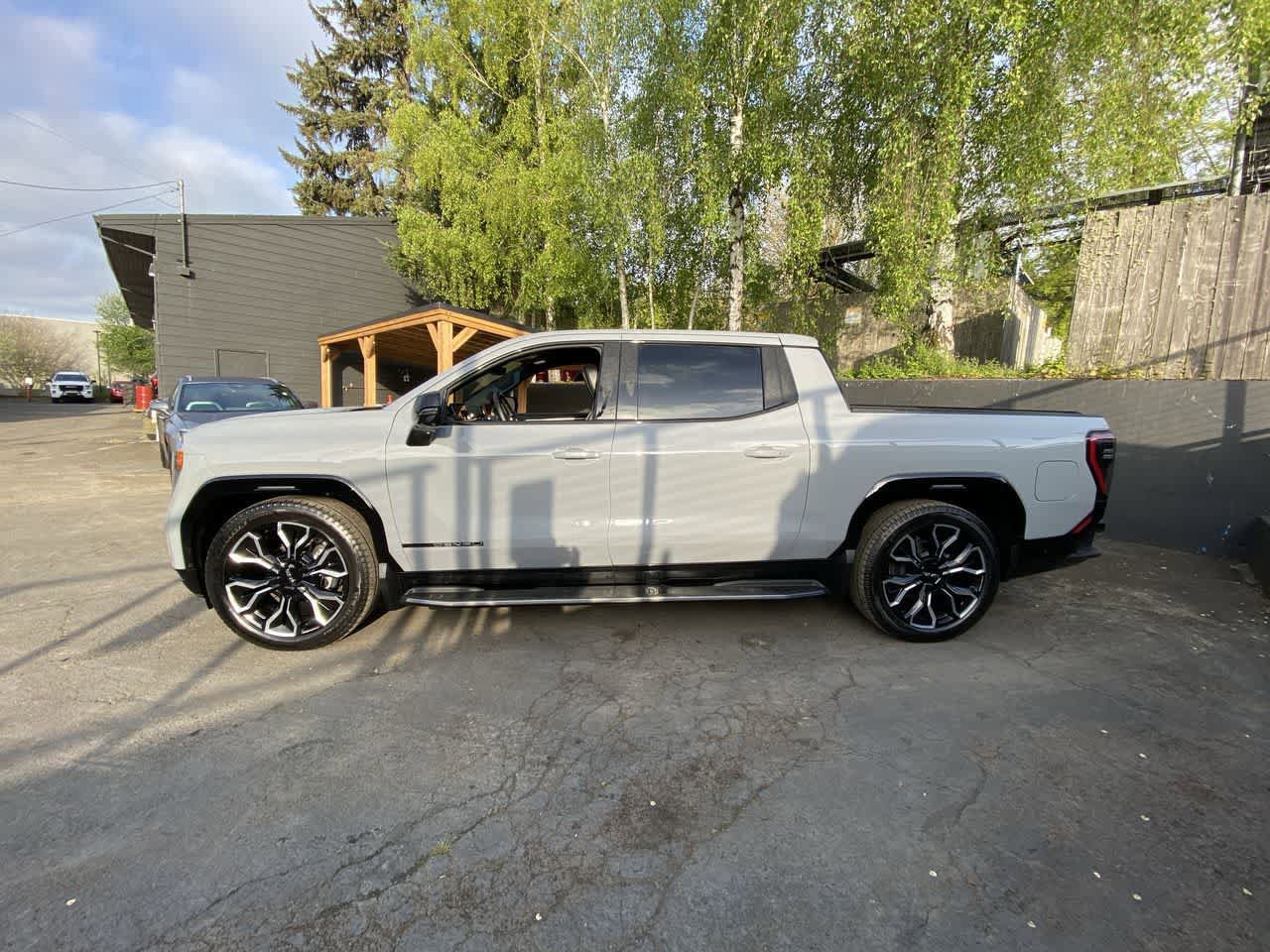 Used 2024 GMC Sierra EV Denali AWD/4WD image 3