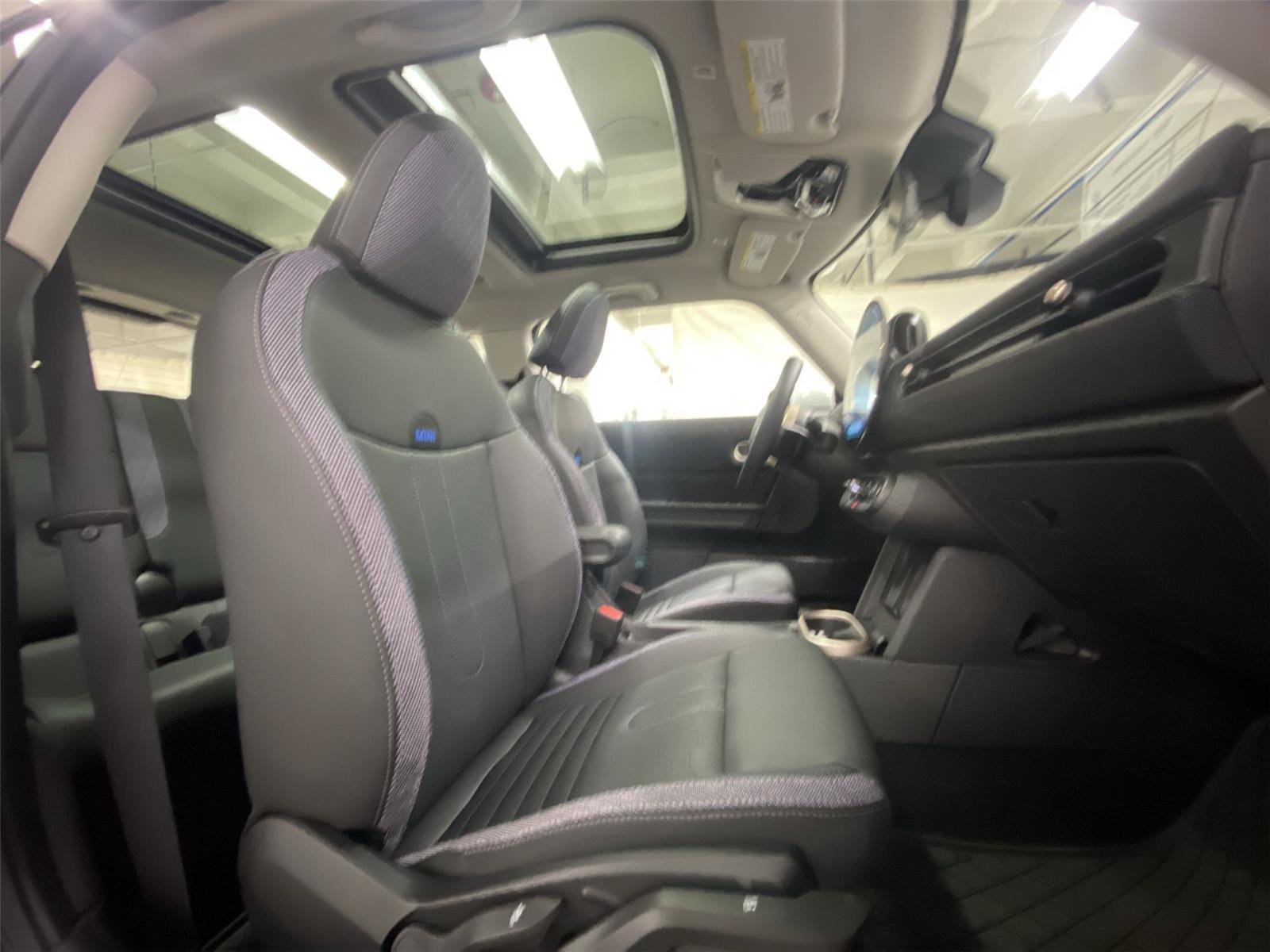 Used 2025 MINI Cooper S FWD image 30
