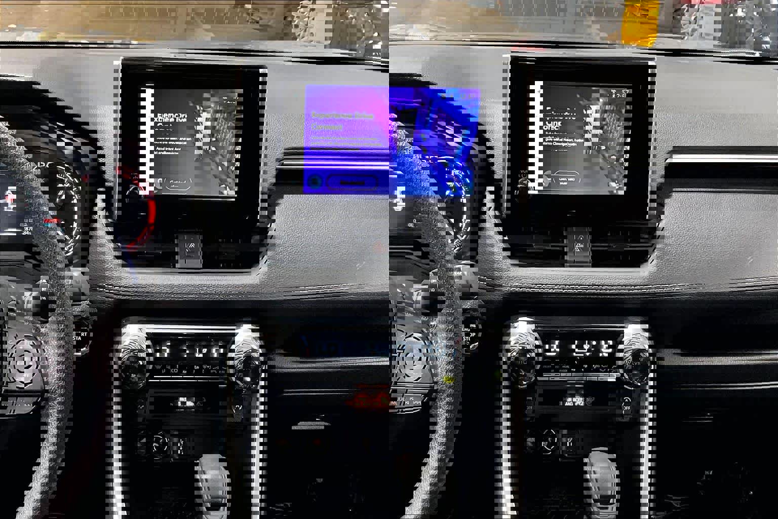 Used 2025 Toyota RAV4 XLE AWD/4WD image 7