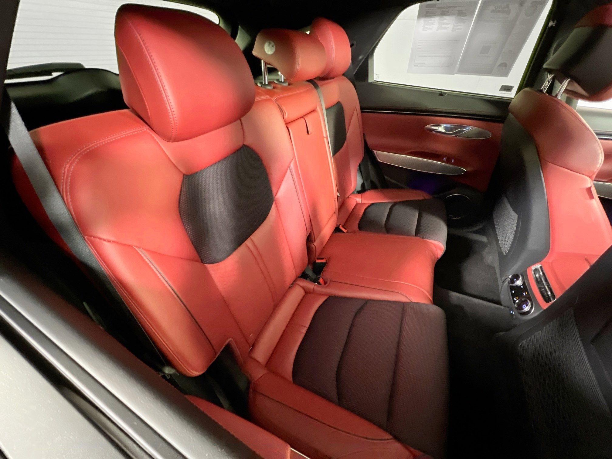 Used 2023 Genesis GV70 2.5T w/ Sport Prestige Package image 27