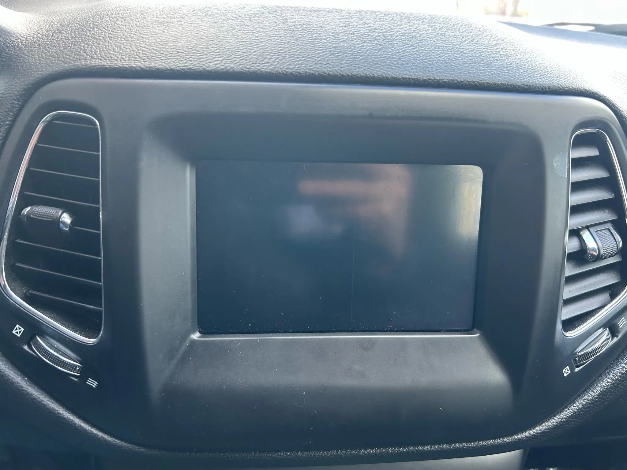 Used 2019 Jeep Compass Sport image 8