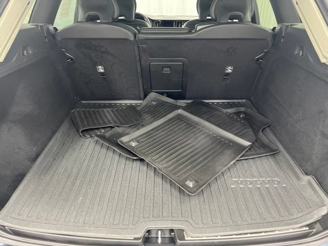 Used 2023 Volvo XC60 B5 Plus AWD/4WD image 9