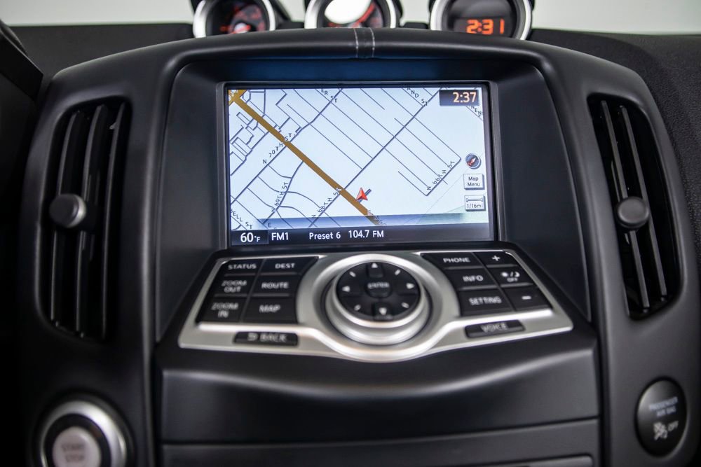 Used 2018 Nissan 370Z Touring RWD image 29