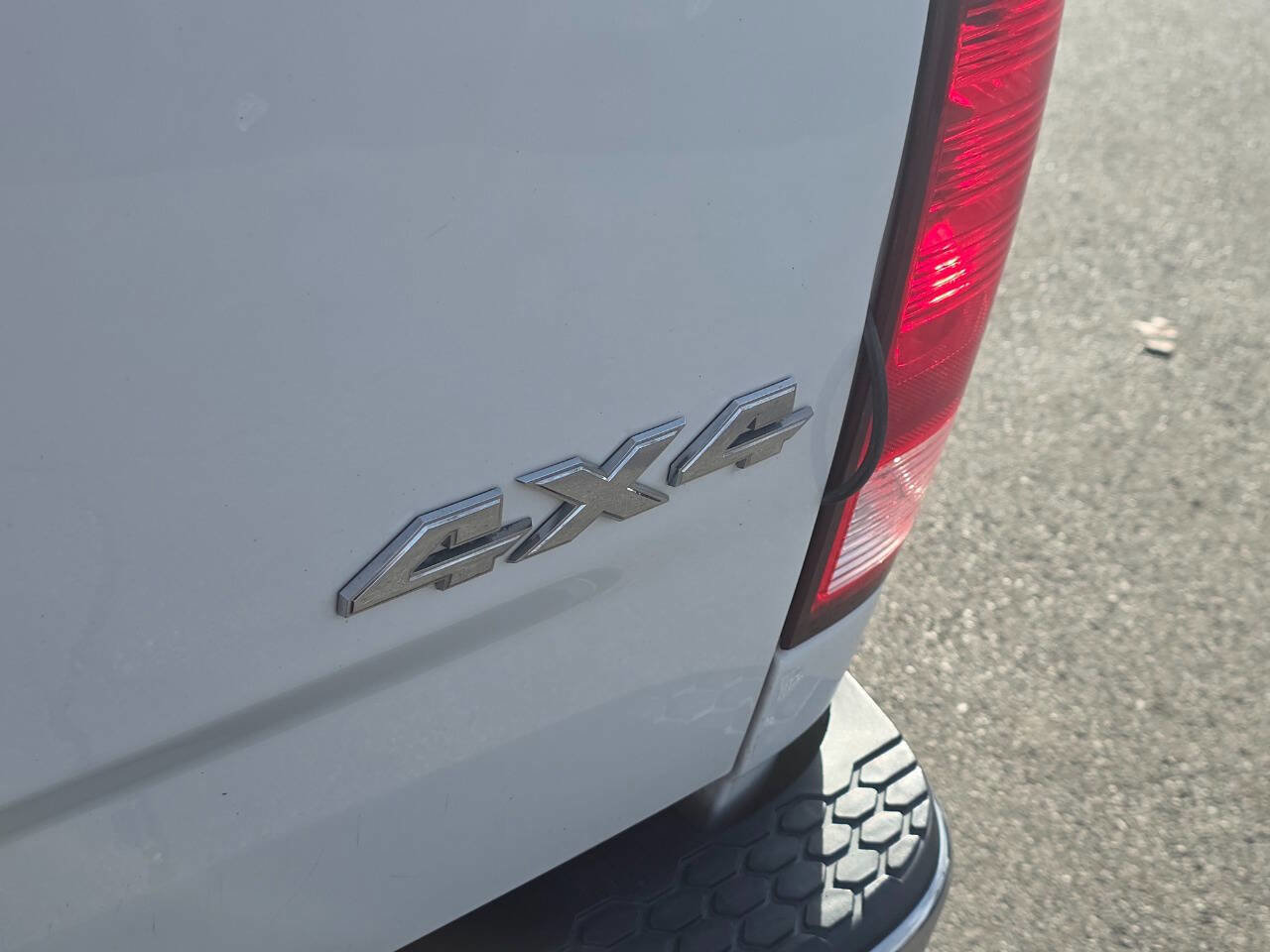 Used 2016 RAM 1500 Classic SLT w/ SLT Plus D￩cor Group image 14