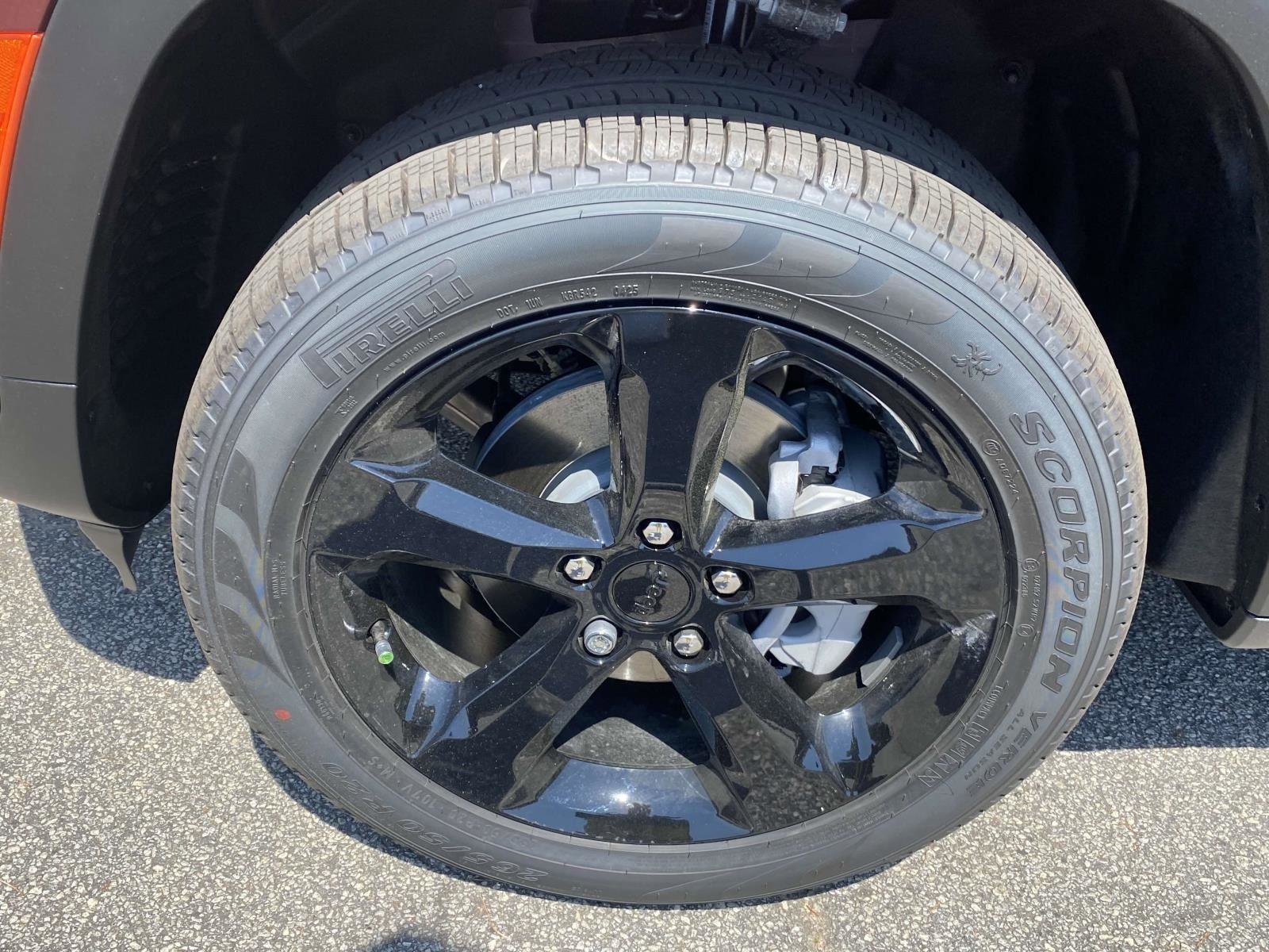 New 2025 Jeep Grand Cherokee Limited w/ Black Appearance Package image 20