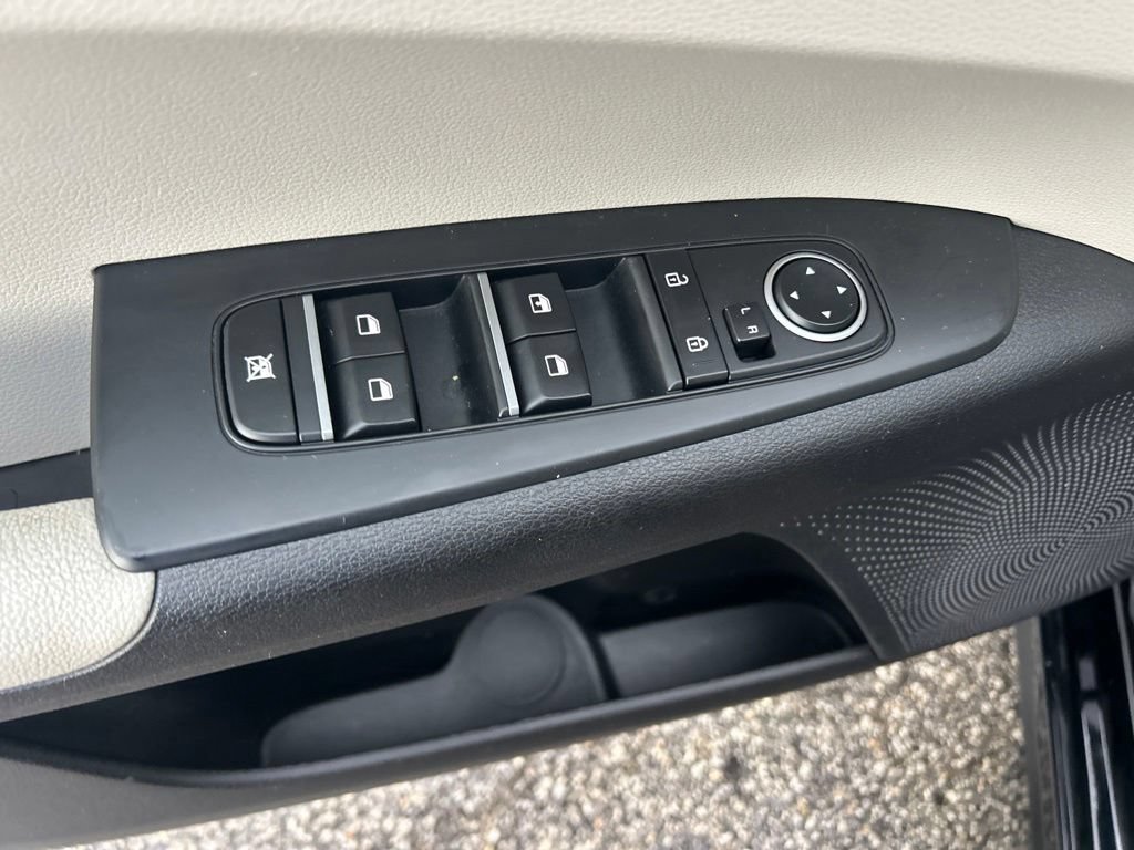 Used 2023 Kia Forte LXS FWD image 31