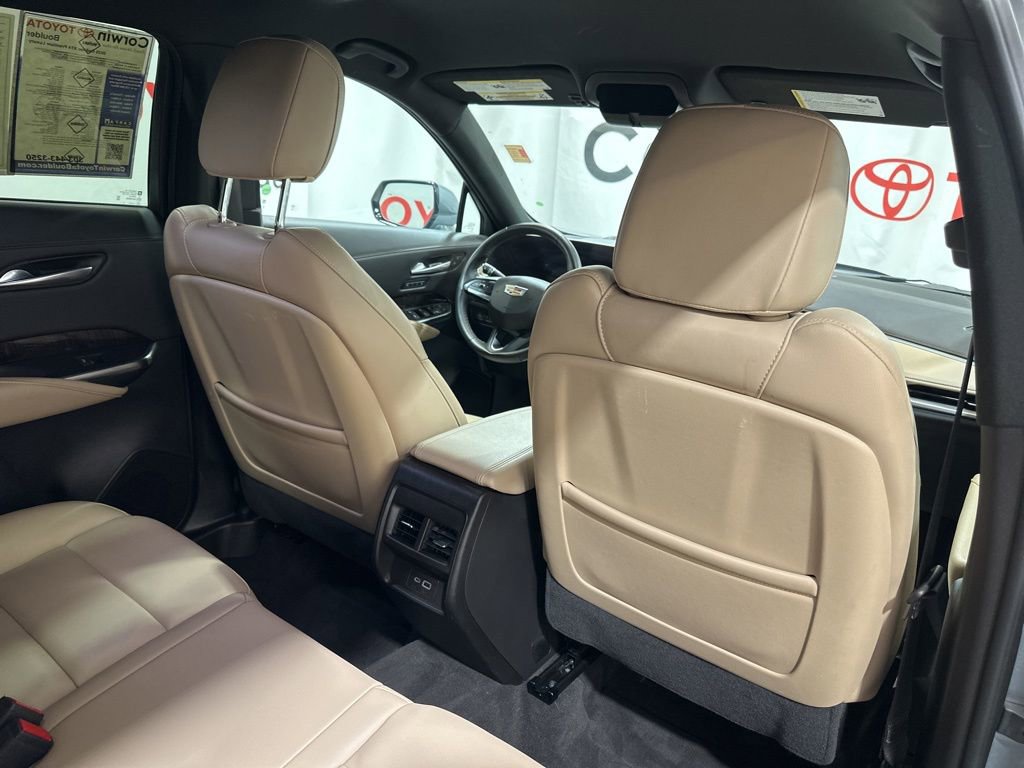 Used 2025 Cadillac XT4 Premium Luxury image 16
