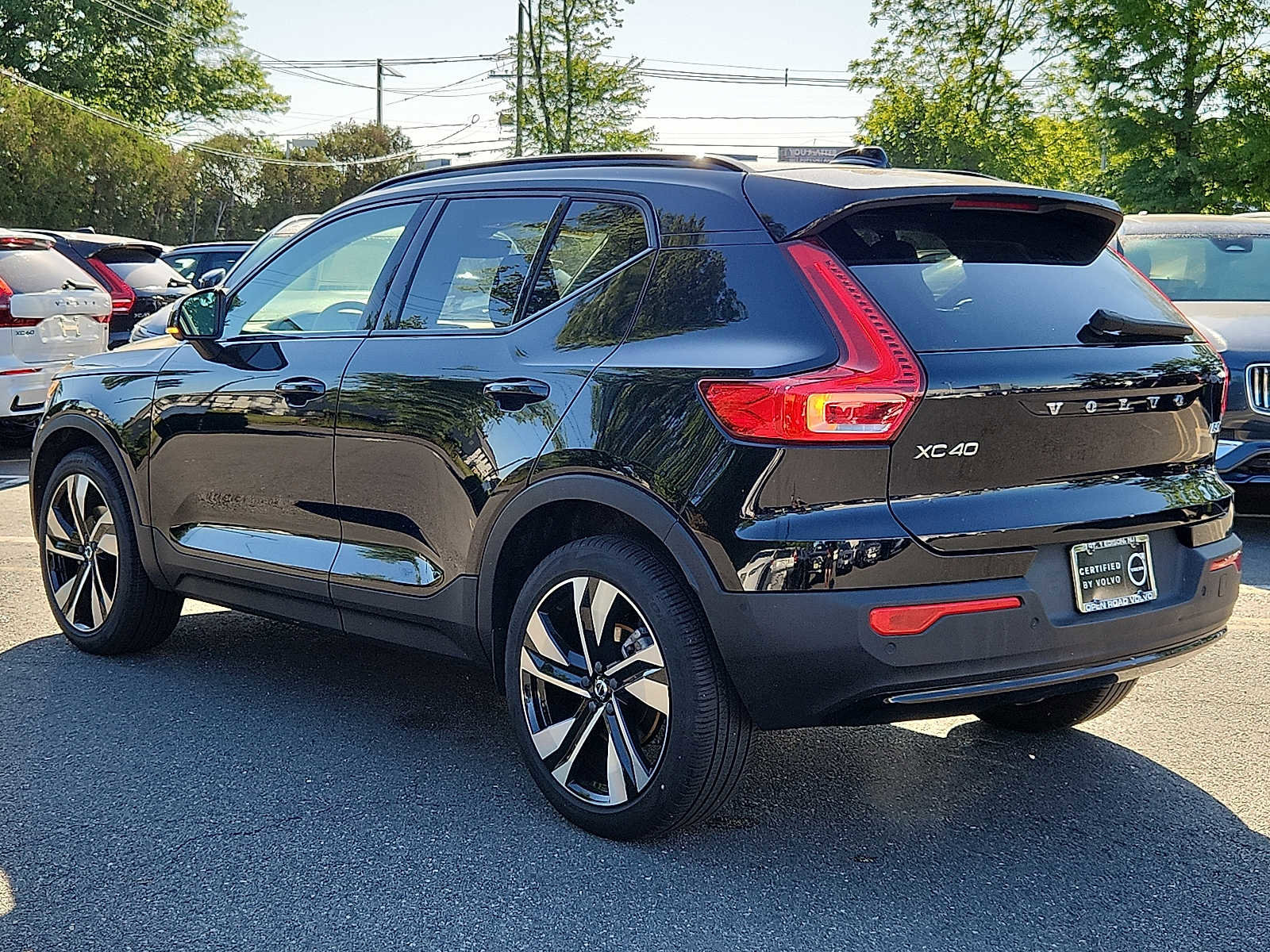 Certified 2023 Volvo XC40 B5 Plus w/ Climate Package AWD/4WD image 4