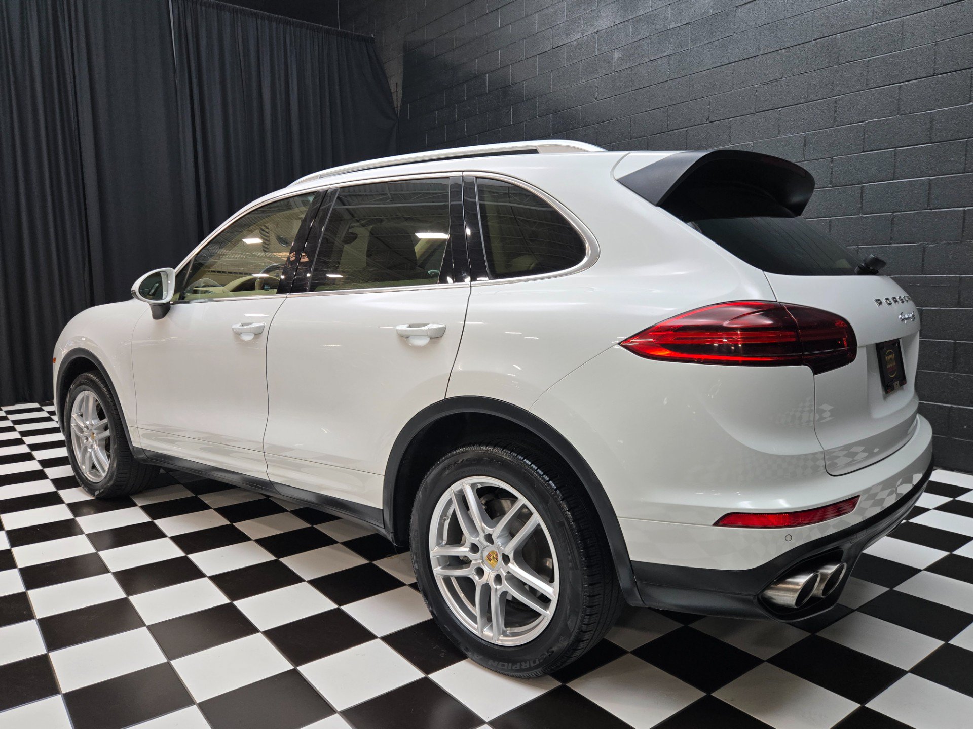 Used 2017 Porsche Cayenne S AWD/4WD image 44