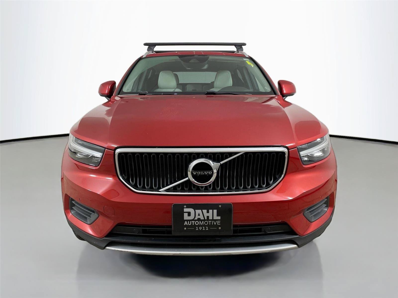 Used 2020 Volvo XC40 T5 Momentum w/ Protection Package Premier AWD/4WD image 3